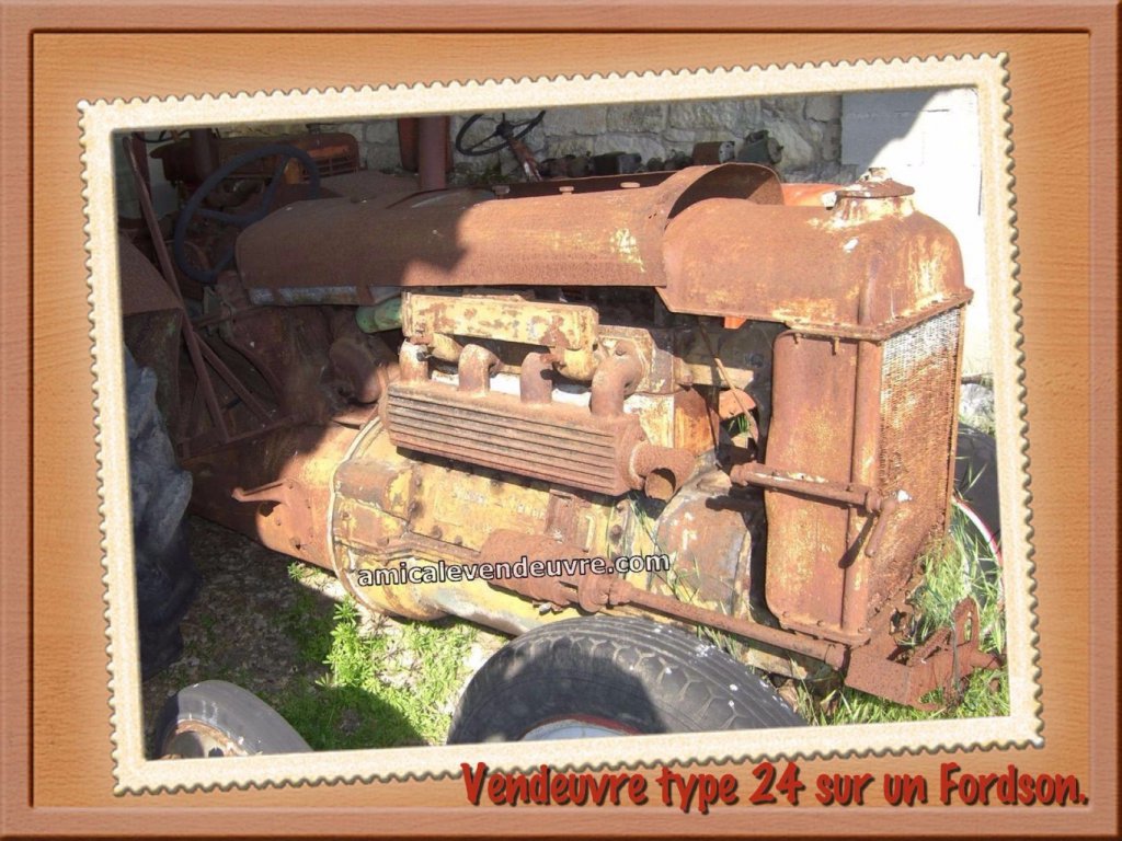 Moteur Vendeuvre type 24 sur un tracteur Fordson en remplacement du moteur à pétrole.
