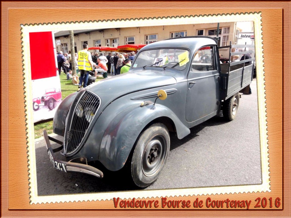 Avril 2016 18ème Bourse de Courtenay dans la Loiret.
La voiture familiale des années 50, une Peugeot 202.