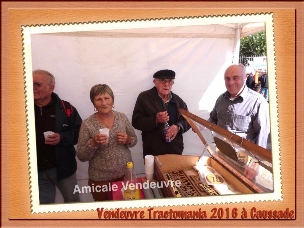 Tractomania 2016 à Caussade.
La famille Allard sur le stand de l'Amicale.