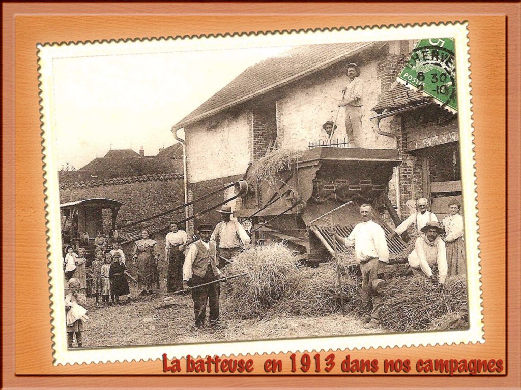 Le battage dans la cour d'une ferme en 1913.