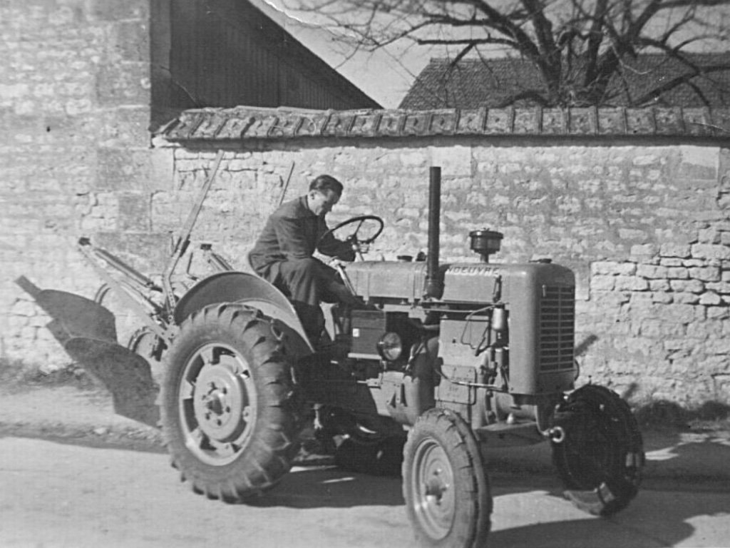Un tracteur BB lors d'une présentation ou une démonstration.