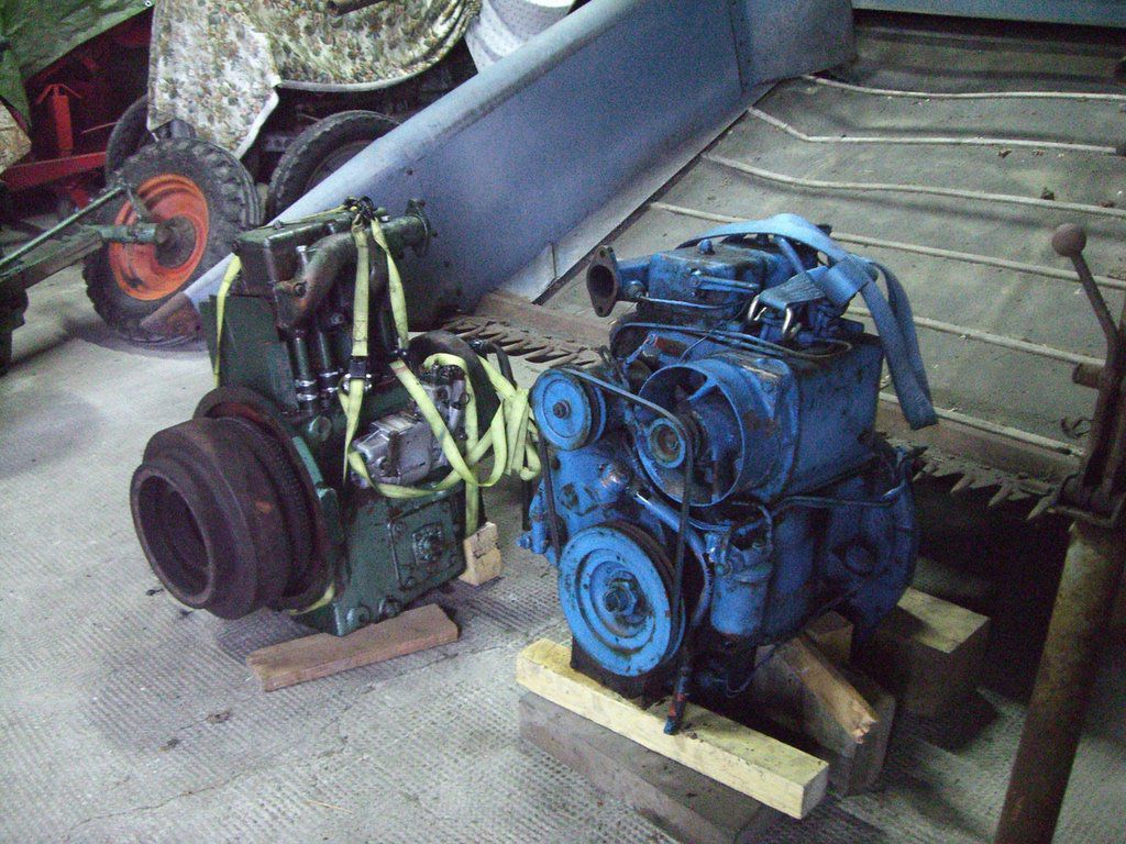 Le moteur étant trop fatigué, il a été changé par un autre moteur plus récent avec une pompe à injection Lavalette.