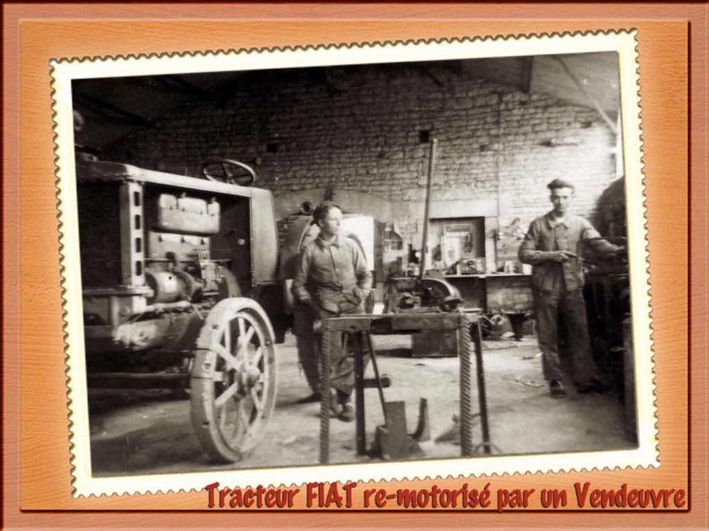 Montage en atelier d'un moteur Vendeuvre sur un tracteur FIAT.