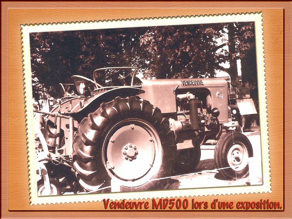 Le superbe tracteur Vendeuvre type MD500 lors d'une foire agricole.