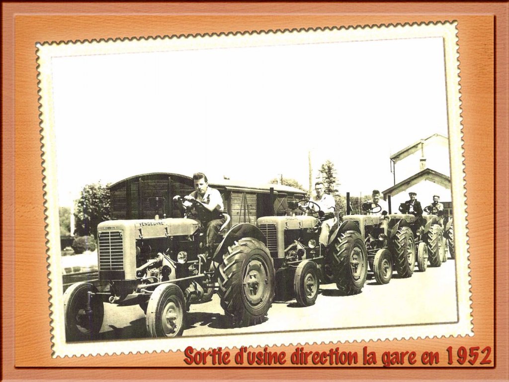 En 1952 départ d'un groupe de tracteur pour l'expédition vers la gare.
