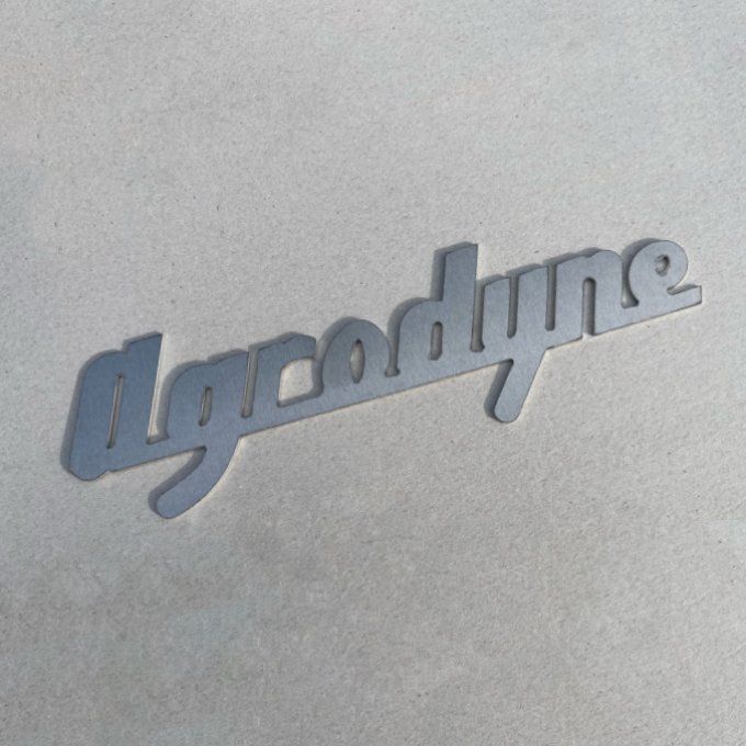 C2004030 Plaque capot Agrodyne en métal.